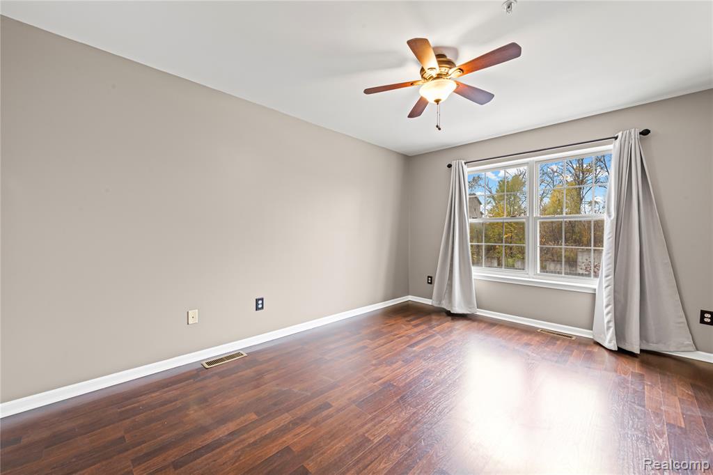 460 Old Pine Way, Walled Lake, MI 48390 — Photo 12