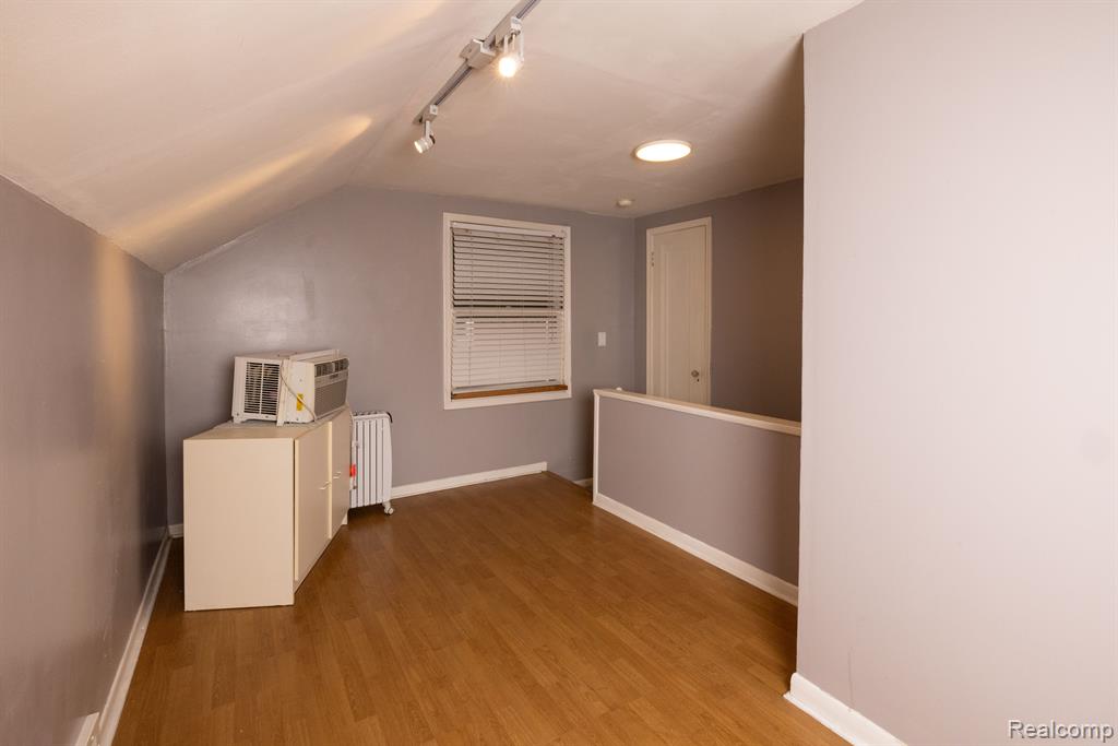 395 W CHESTERFIELD Street, Ferndale, MI 48220 — Photo 11