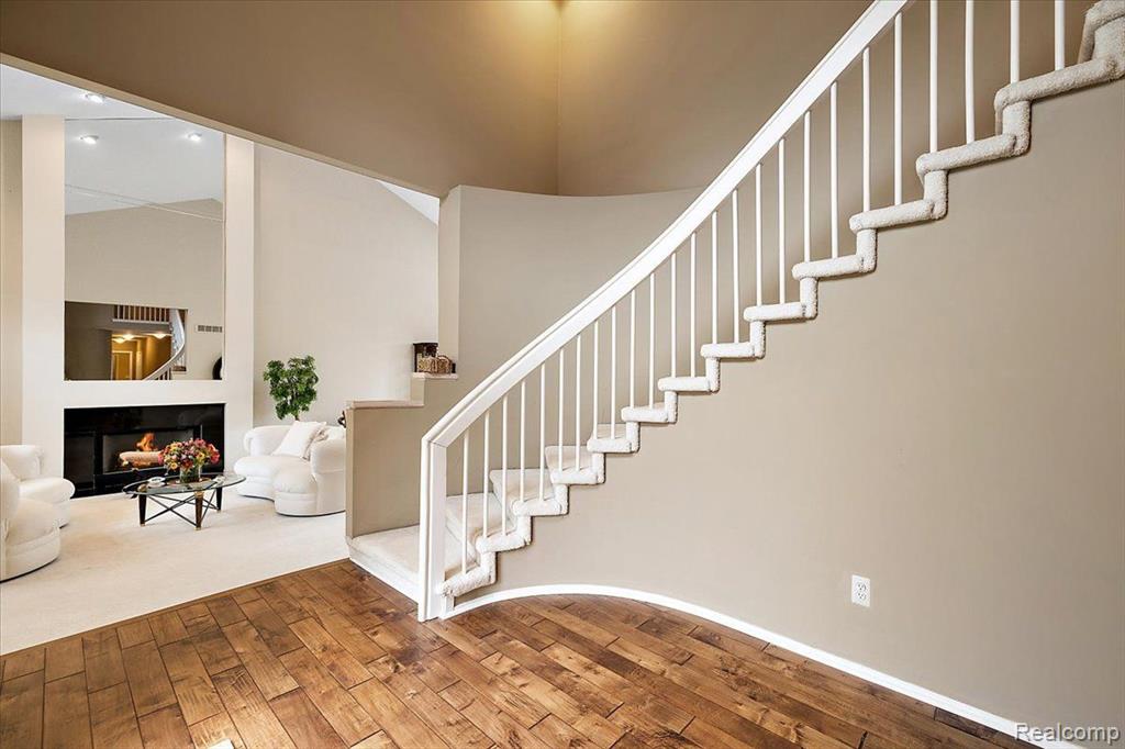 6988 LAKEMONT Circle, West Bloomfield, MI 48323 — Photo 28