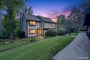 515 Carberry Hill, Brighton, MI 48116