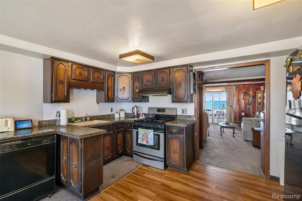 8107 Anchor Bay Drive, Clay, MI 48001 — Photo 7