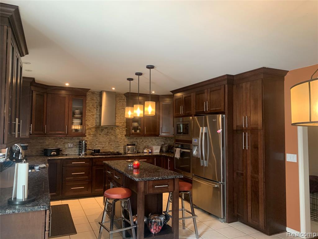 48711 Cross Creek Drive, Macomb, MI 48044 — Photo 6
