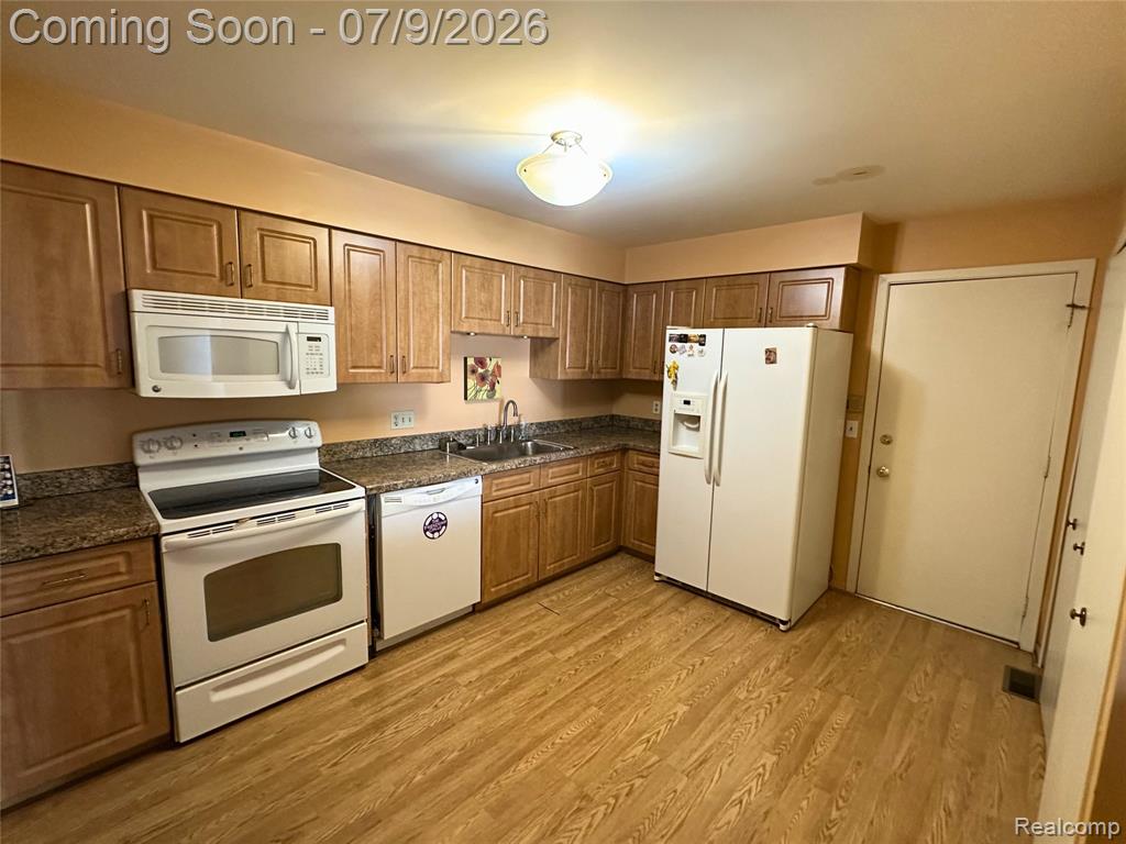 6669 Maple Lakes Drive, West Bloomfield, MI — Photo 3