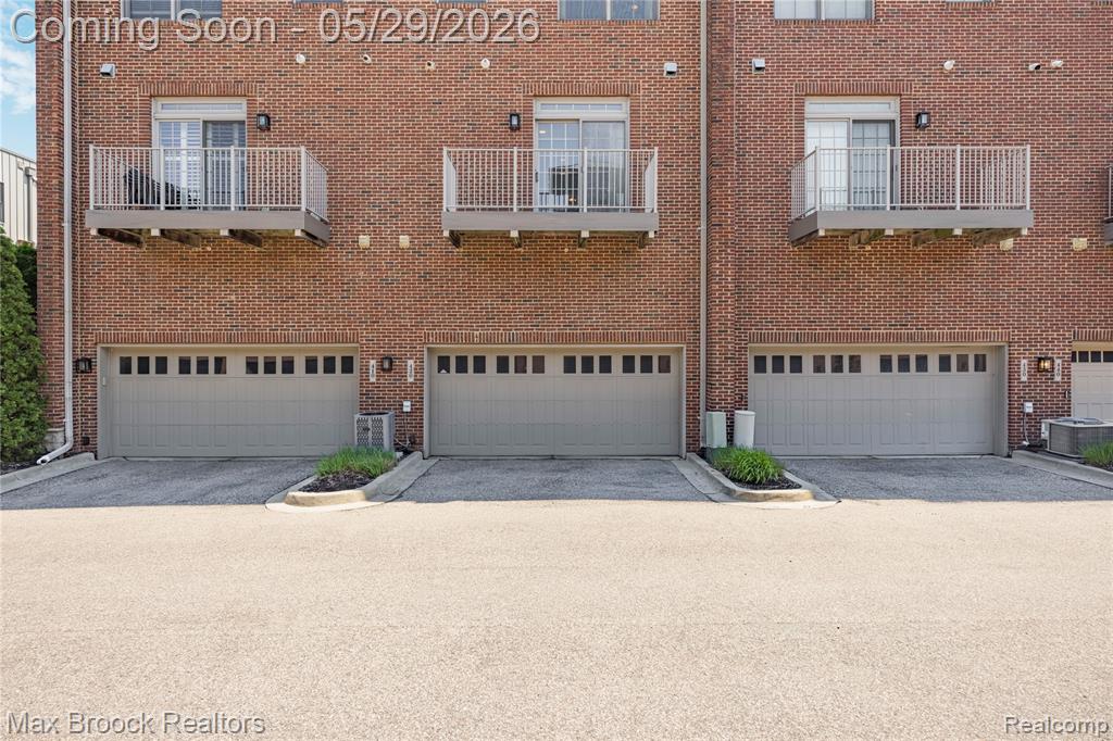 420 Lewis Court, Birmingham, MI 48009 — Photo 39