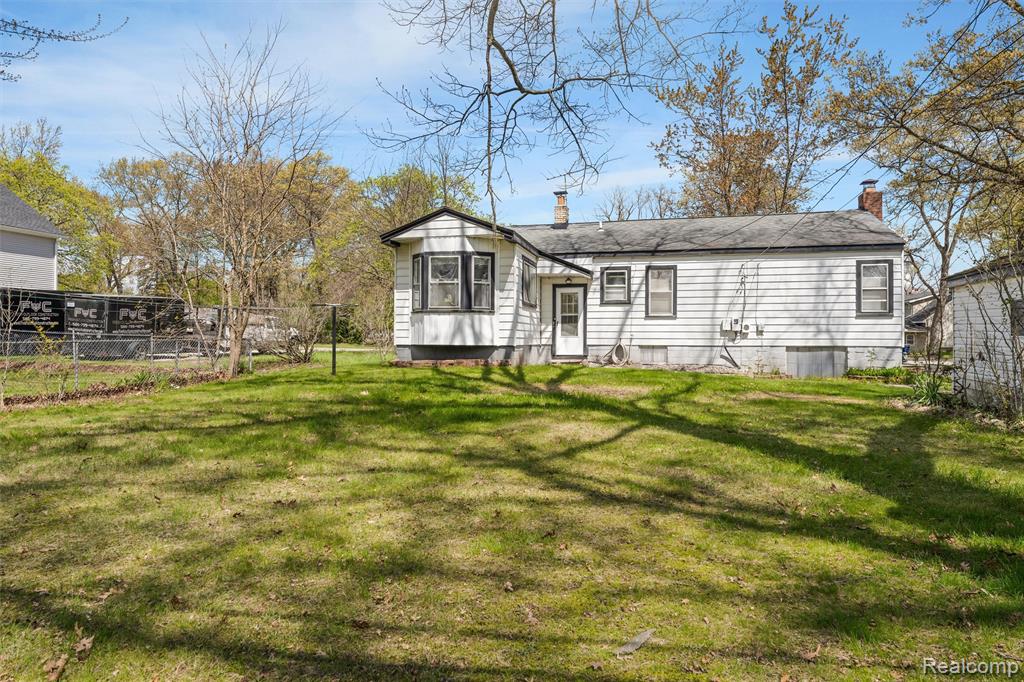 5711 Crescent Road, Waterford, MI 48327 — Photo 37