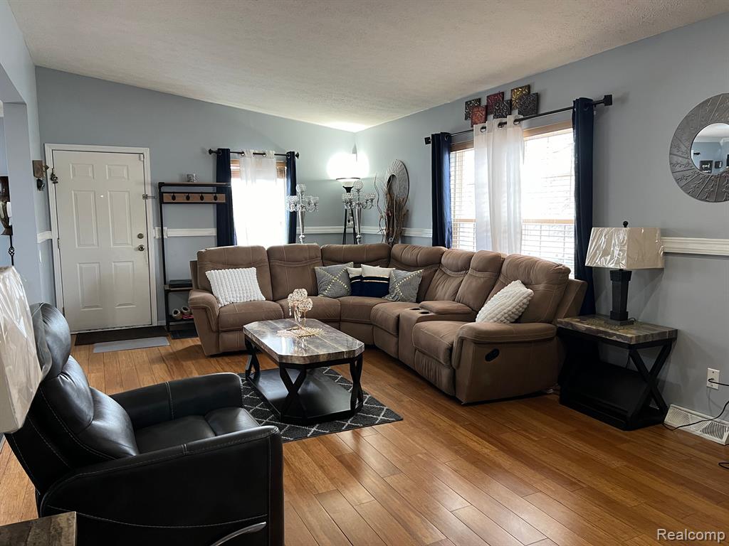 614 STIRLING Street, Pontiac, MI 48340 — Photo 4