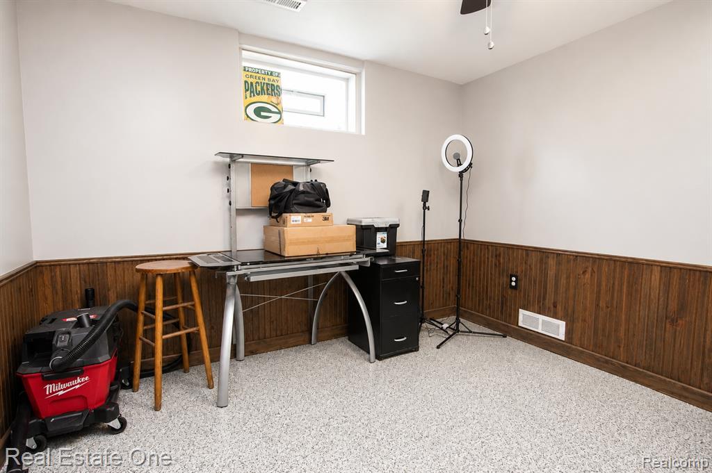 1325 S Hospital Road, Waterford, MI 48327 — Photo 27