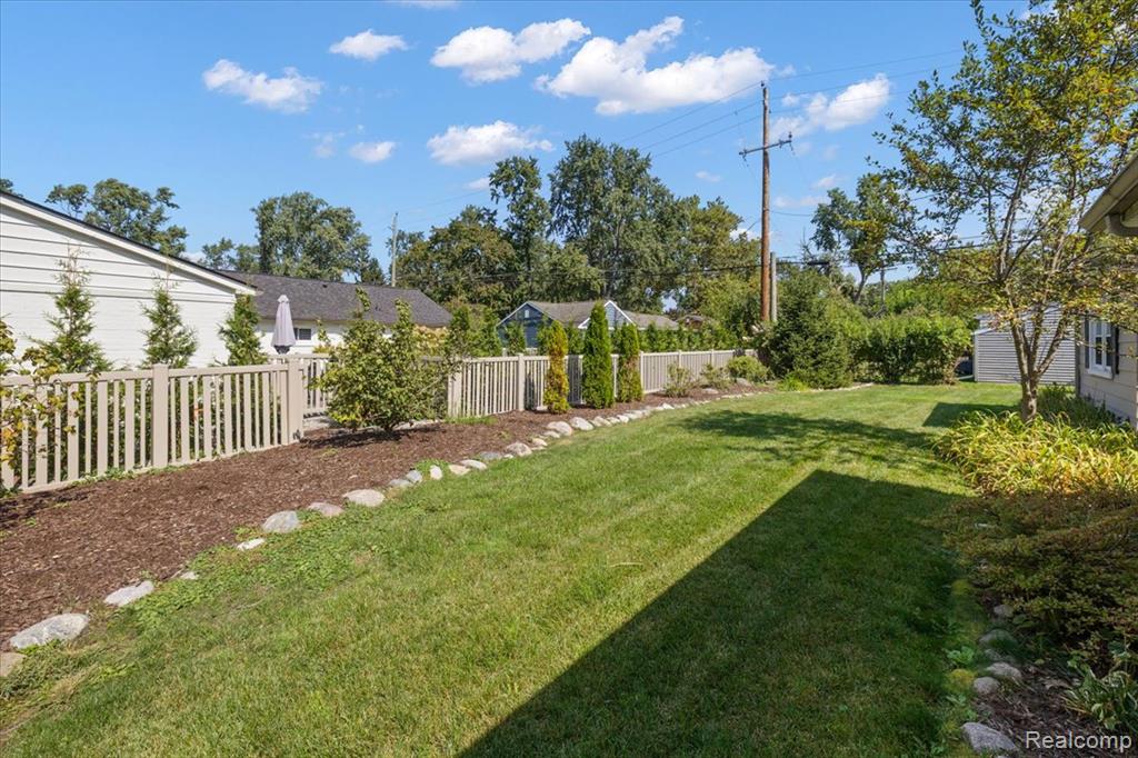 16276 Amherst Avenue S, Beverly Hills, MI 48025 — Photo 30