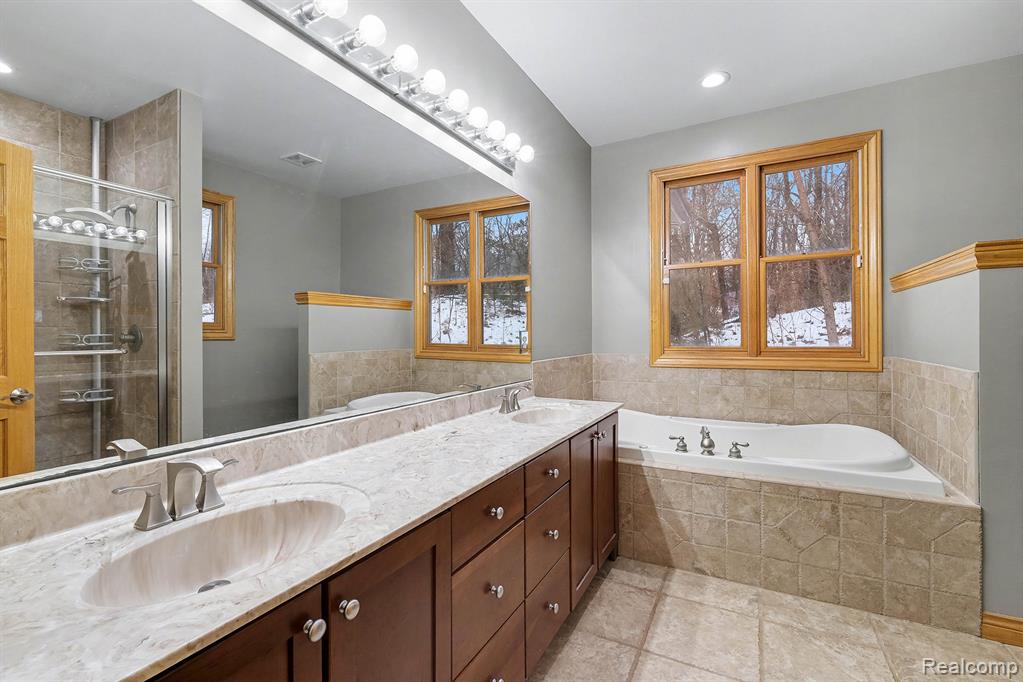 10151 Walnut Shores Drive, Fenton, MI 48430 — Photo 18