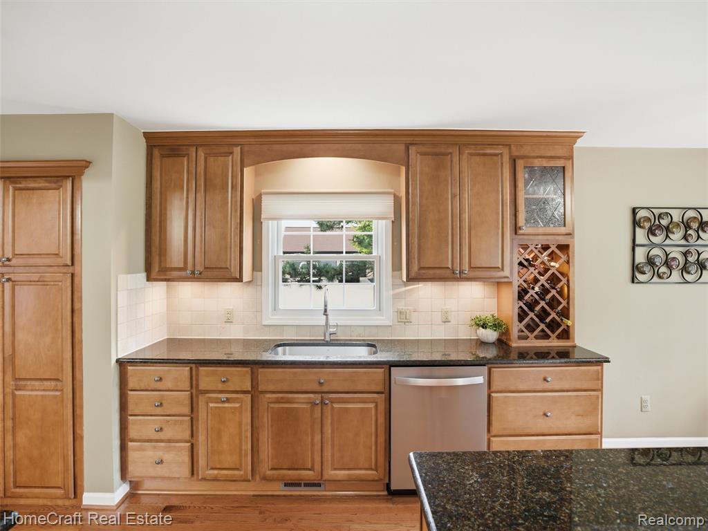 45088 DANBURY Road, Canton, MI 48188 — Photo 17