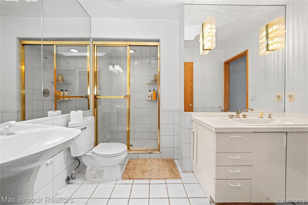6067 Charles Drive, West Bloomfield, MI — Photo 40