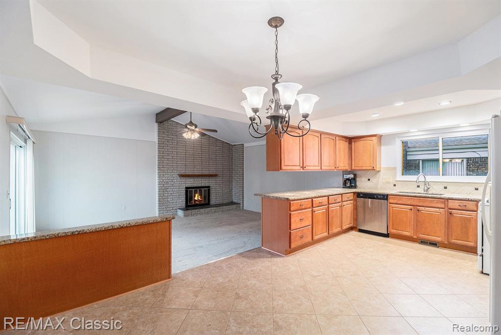 4909 DICKSON Drive, Sterling Heights, MI 48310 — Photo 7