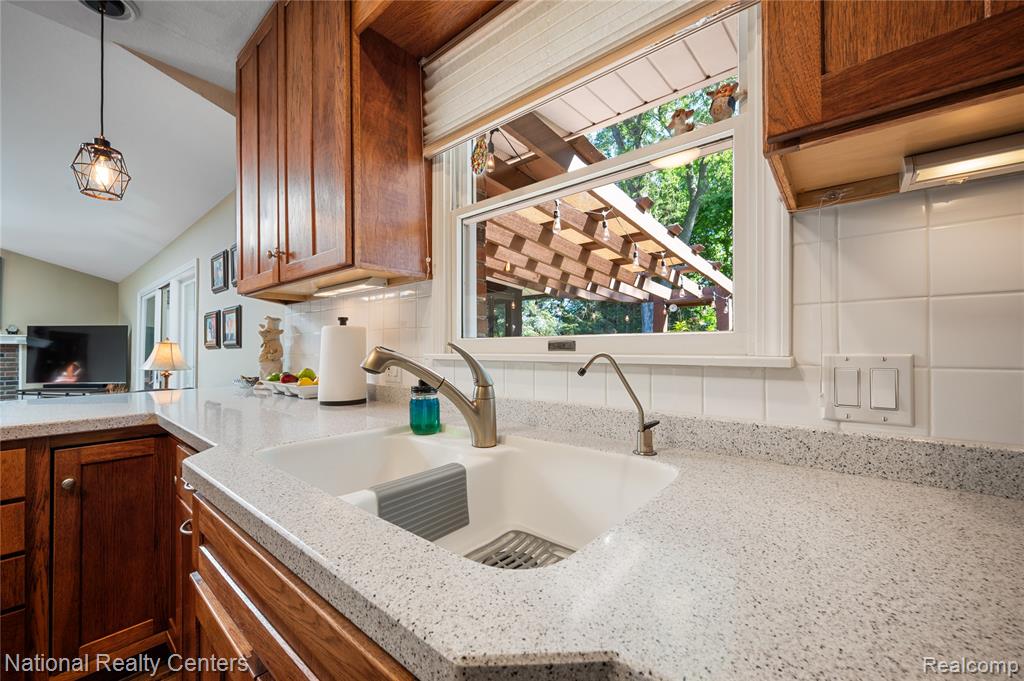 16 Lakeridge Drive, Adrian, MI 49221 — Photo 14