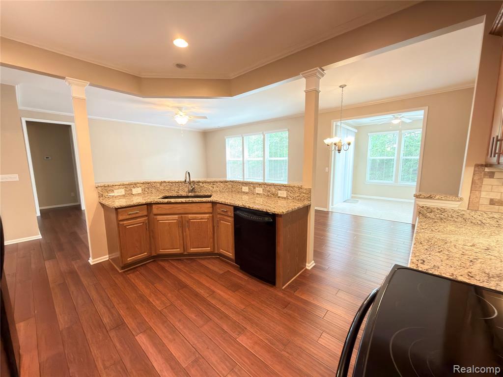 24600 Grand Traverse Avenue, Flat Rock, MI 48134 — Photo 10