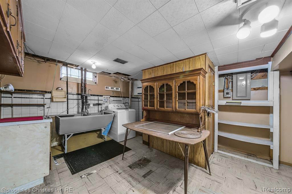 7631 ROBINSON Avenue, Allen Park, MI 48101 — Photo 15