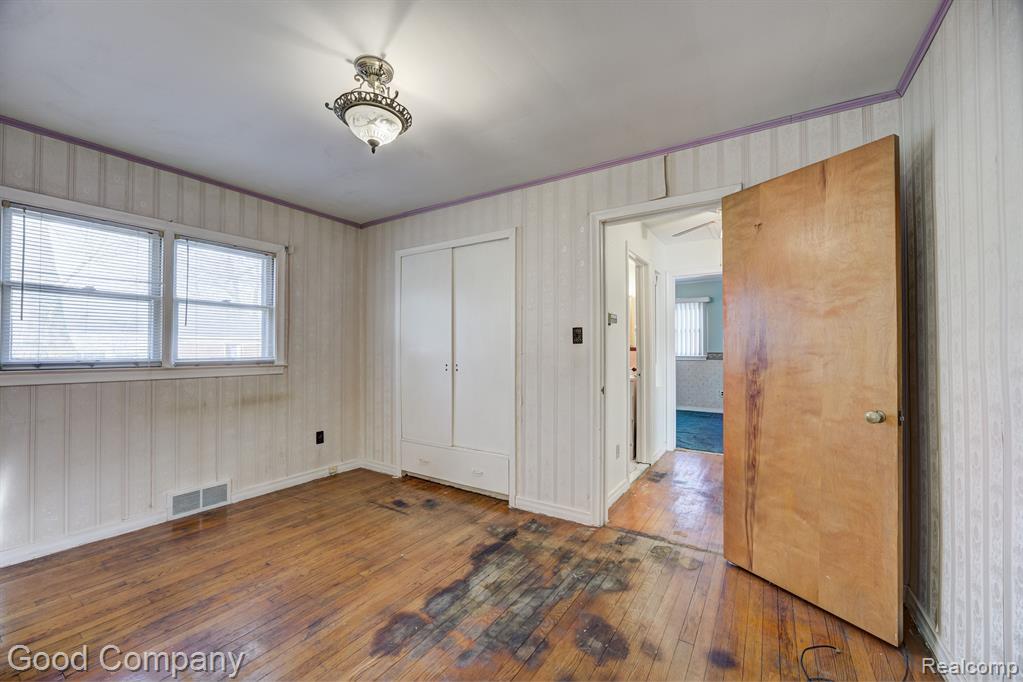 438 W MOREHOUSE Avenue, Hazel Park, MI 48030 — Photo 17