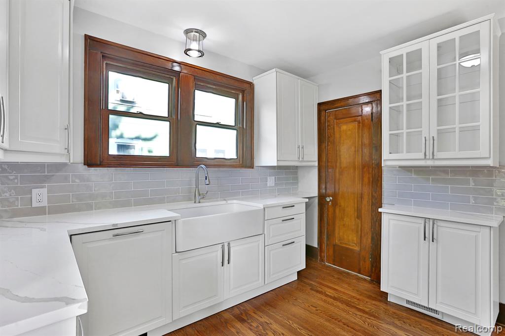 252 E ANN ARBOR Trail, Plymouth, MI 48170 — Photo 18