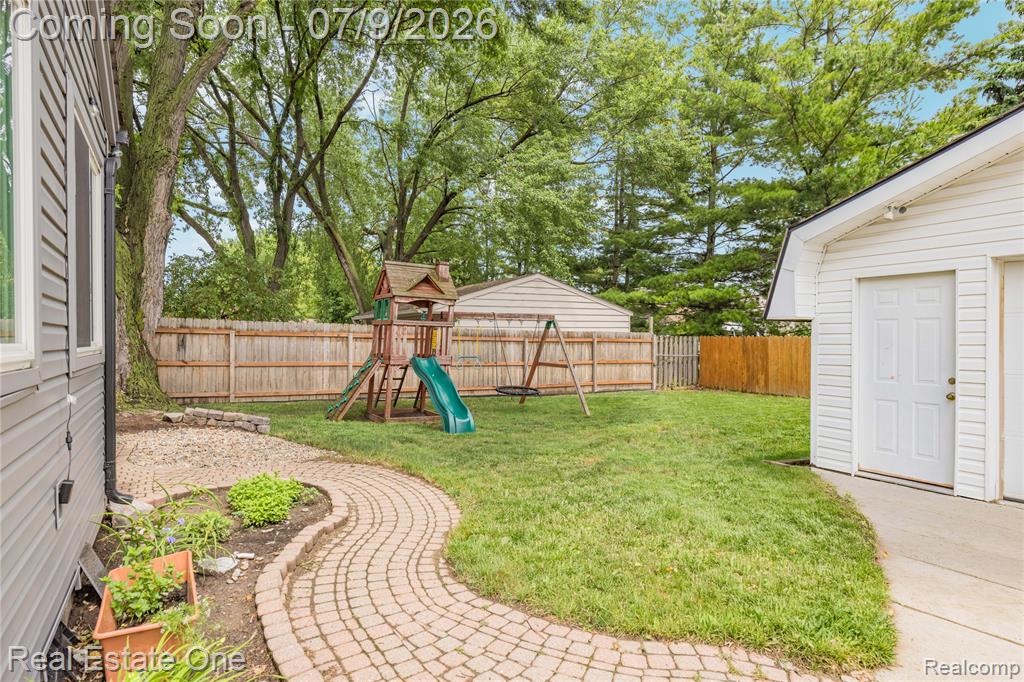 42118 Villanova Drive, Sterling Heights, MI 48313 — Photo 5
