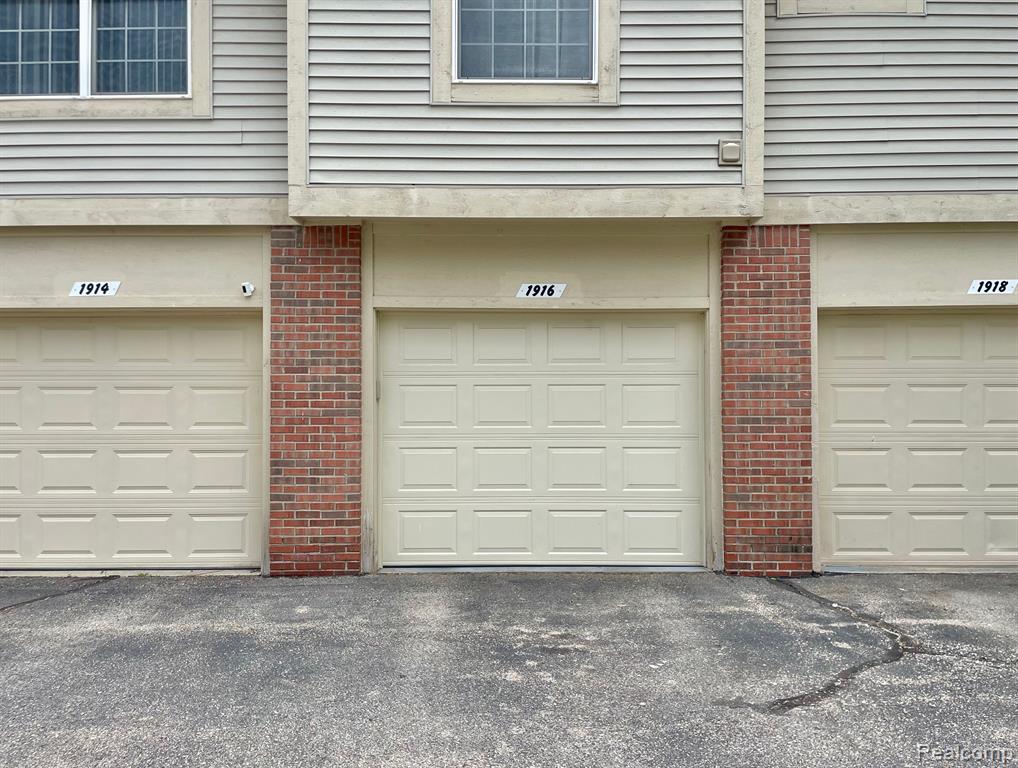 1916 FLAGSTONE Circle, 83, Rochester, MI 48307 — Photo 30