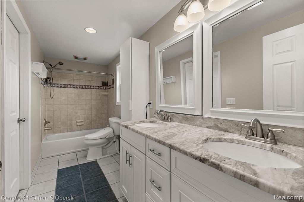 4615 MANDALAY Avenue, Royal Oak, MI 48073 — Photo 28