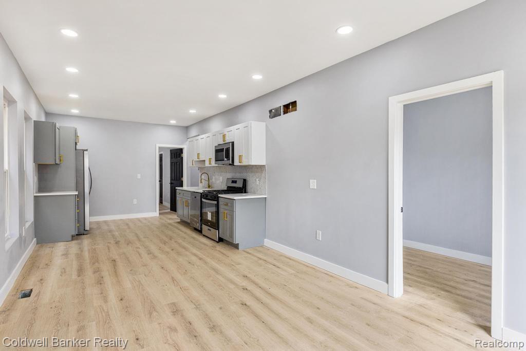 639 BELMONT Street, Detroit, MI 48202 — Photo 35