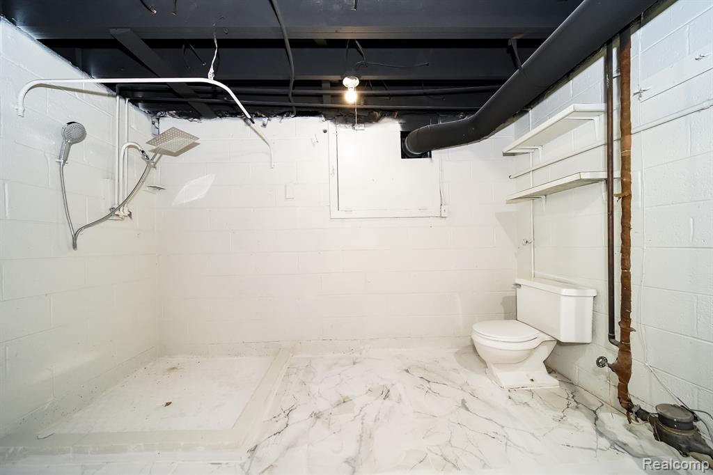 19041 Bungalow Drive, Lathrup Village, MI 48076 — Photo 82