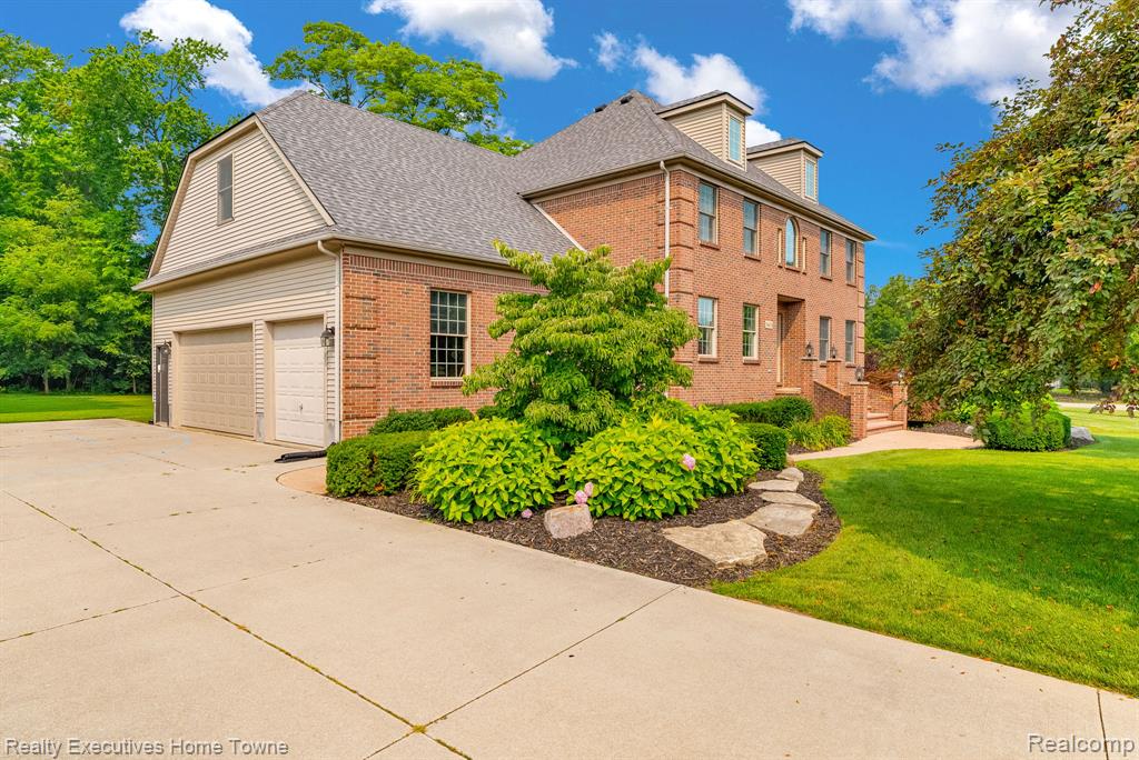 5453 BAYWOOD Drive, Fort Gratiot, MI 48059 — Photo 3