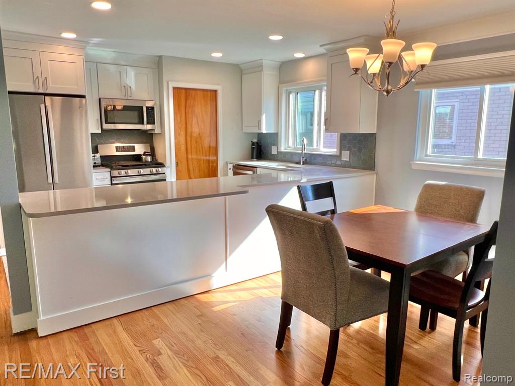 70 Knollwood Boulevard, Clawson, MI — Photo 9