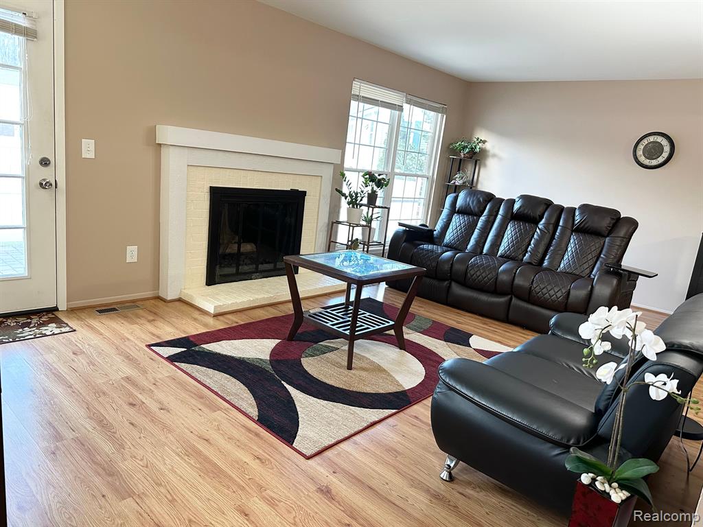 21306 E GLEN HAVEN Circle, Northville, MI 48167 — Photo 3