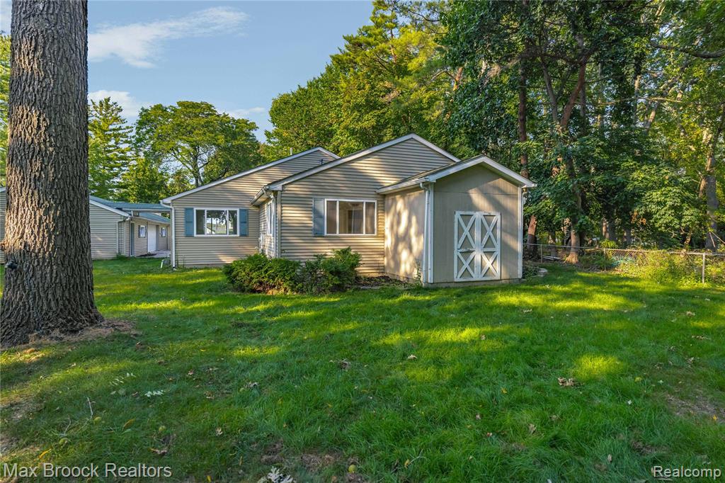4241 S Shore Street, Waterford, MI 48328 — Photo 64