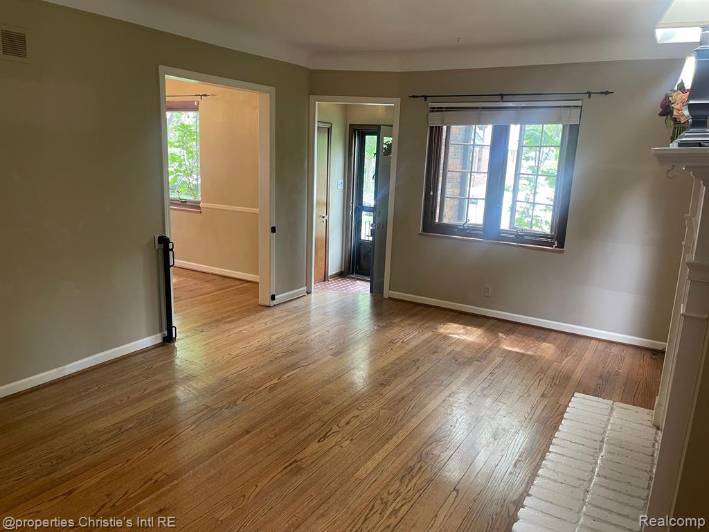 532 SAINT CLAIR Street, Grosse Pointe, MI 48230 — Photo 16