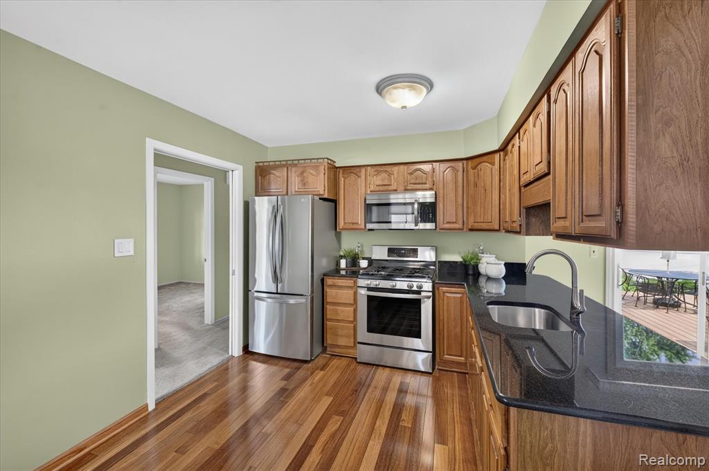 7026 London Court, Canton, MI 48187 — Photo 16