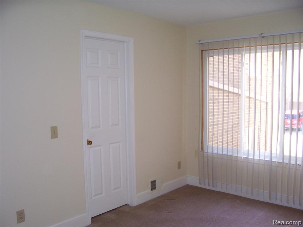 42364 Lochmoor Street, 6, Clinton Twp, MI 48038 — Photo 12