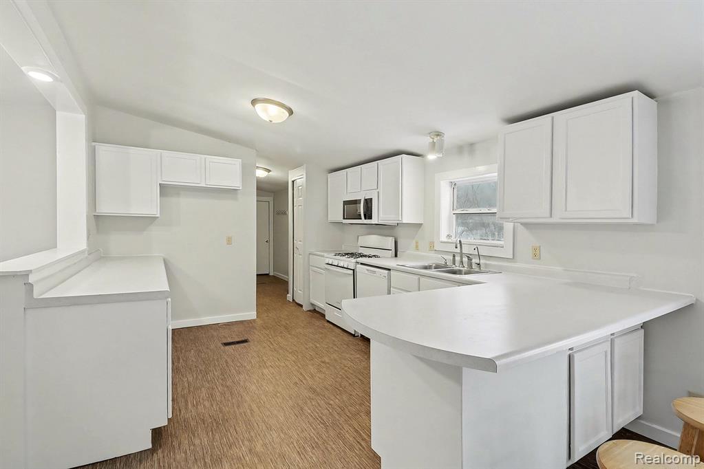 1295 W Cook Road, Grand Blanc, MI, 48439