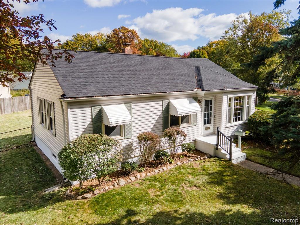 569 Chippewa Street, Mount Clemens, MI 48043 — Photo 2