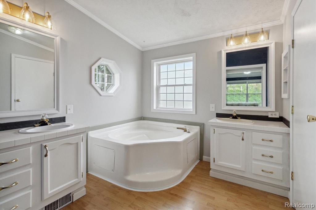 1515 LAKESIDE Drive, Harbor Beach, MI 48441 — Photo 17