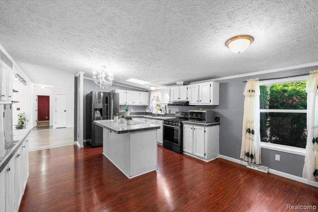 996 River Line Drive, Howell, MI 48843 — Photo 2