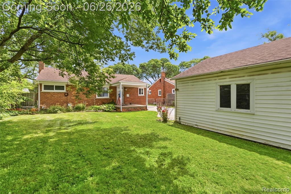 24671 Kenosha Street, Oak Park, MI 48237 — Photo 26