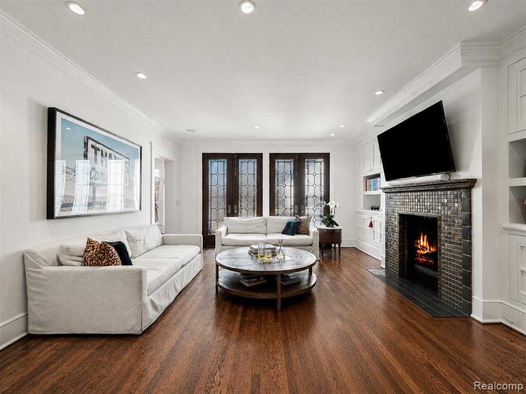 945 Henrietta Street - Photo 3
