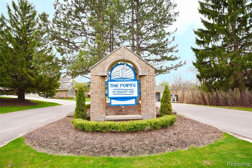 6536 Pleasant Lake Court, West Bloomfield, MI — Photo 42