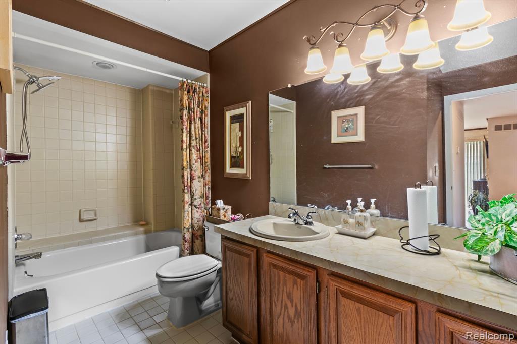 1696 S HILL Boulevard, Bloomfield Hills, MI 48304 — Photo 13