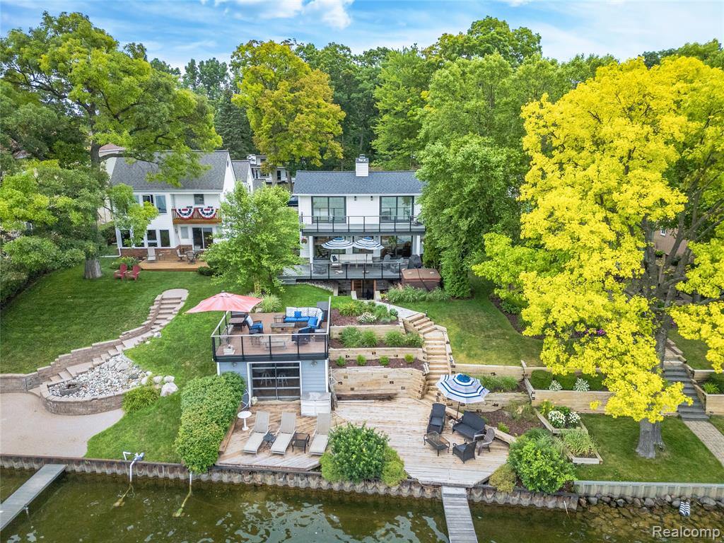 7107 Locklin Street, West Bloomfield, MI 48324 — front exterior