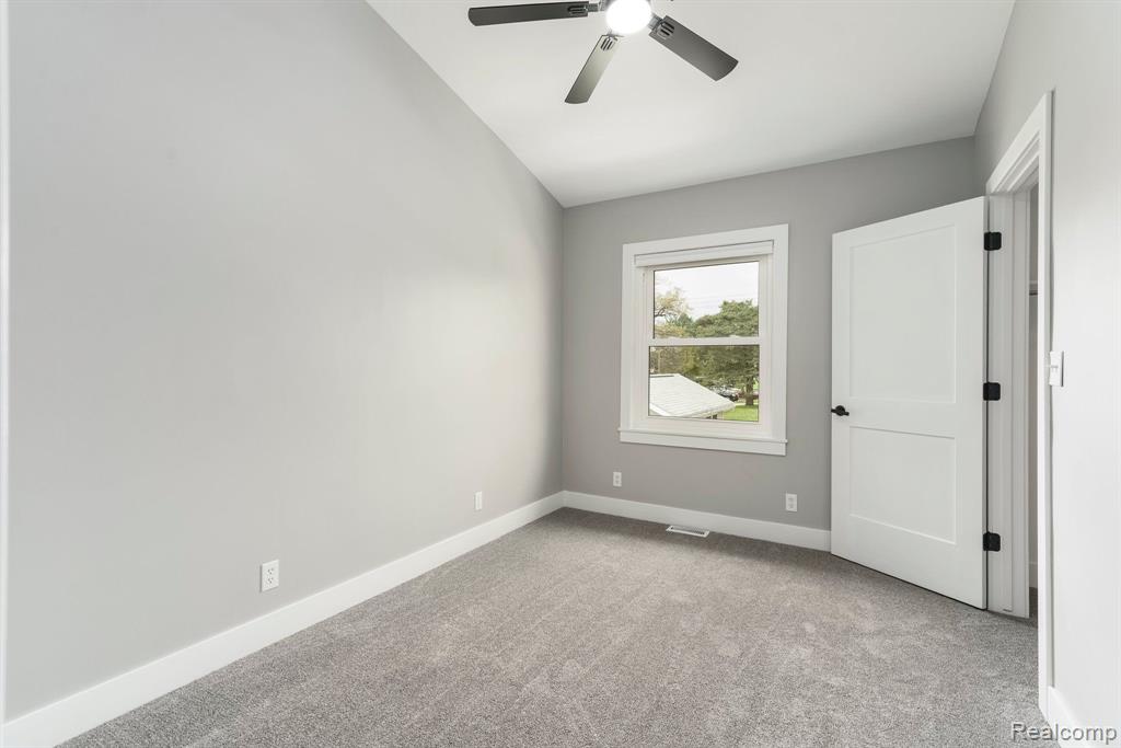 3246 MILLWALL Avenue, Keego Harbor, MI 48320 — Photo 42