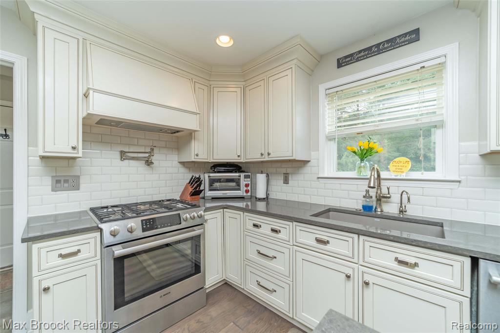 1478 Courtney Court, Hartland, MI 48353 — Photo 28