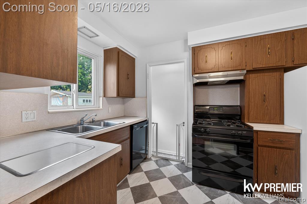 23260 Oneida Street, Oak Park, MI 48237 — Photo 10