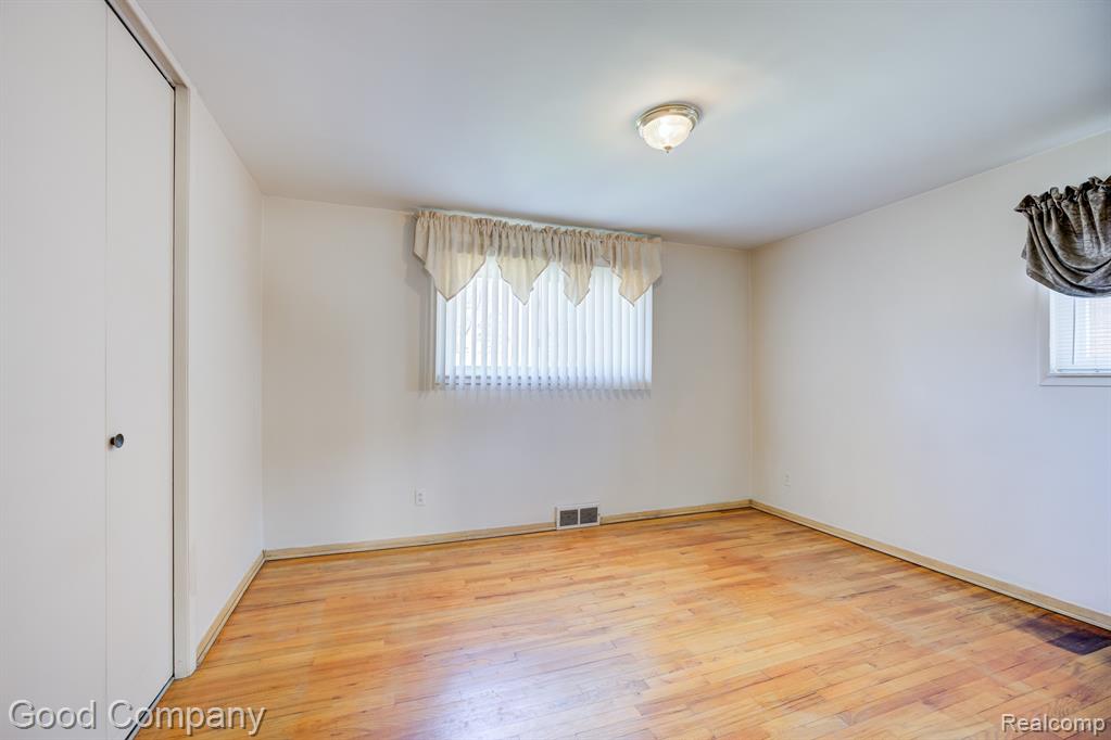 9074 SHANNON Drive, Sterling Heights, MI 48314 — Photo 16