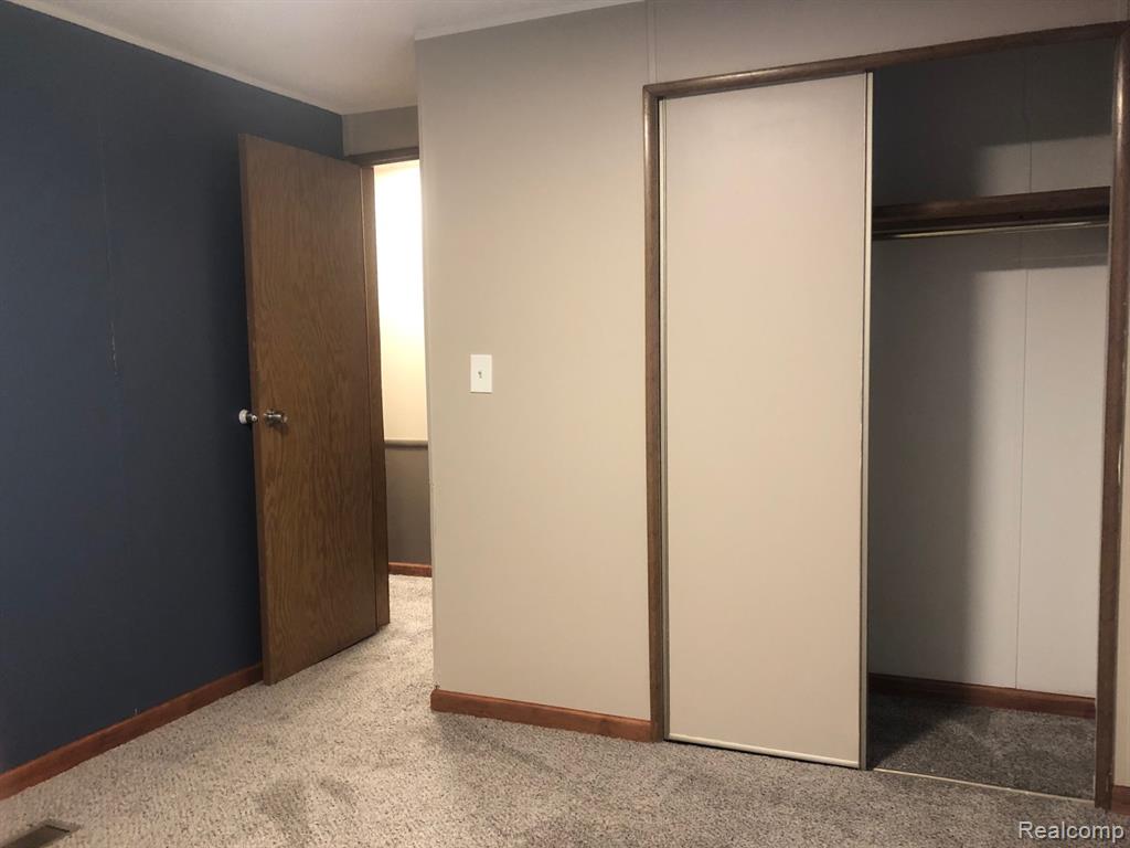 608 Holly Court, Jonesville, MI 49250 — Photo 11
