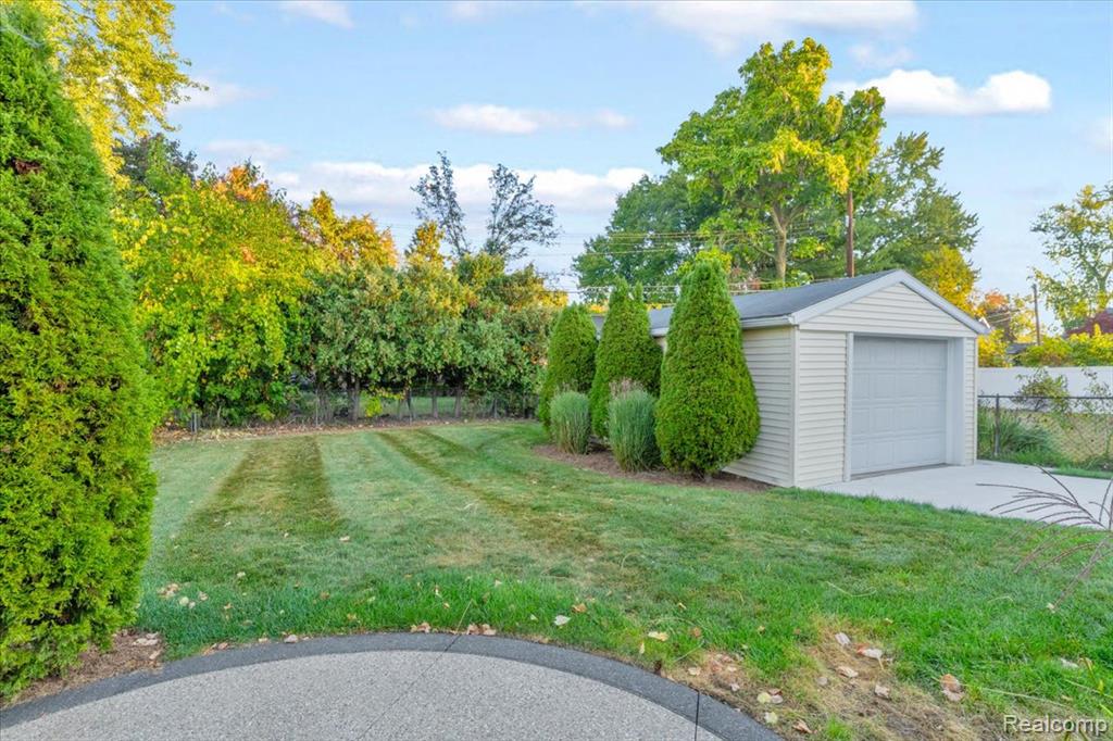 912 Woodsboro Drive, Royal Oak, MI 48067 — Photo 32