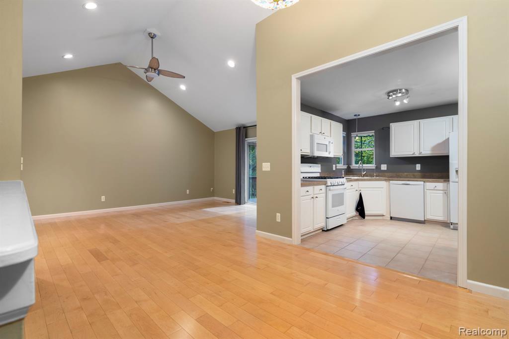 9438 Appleview Court, Brighton, MI 48116 — Photo 13