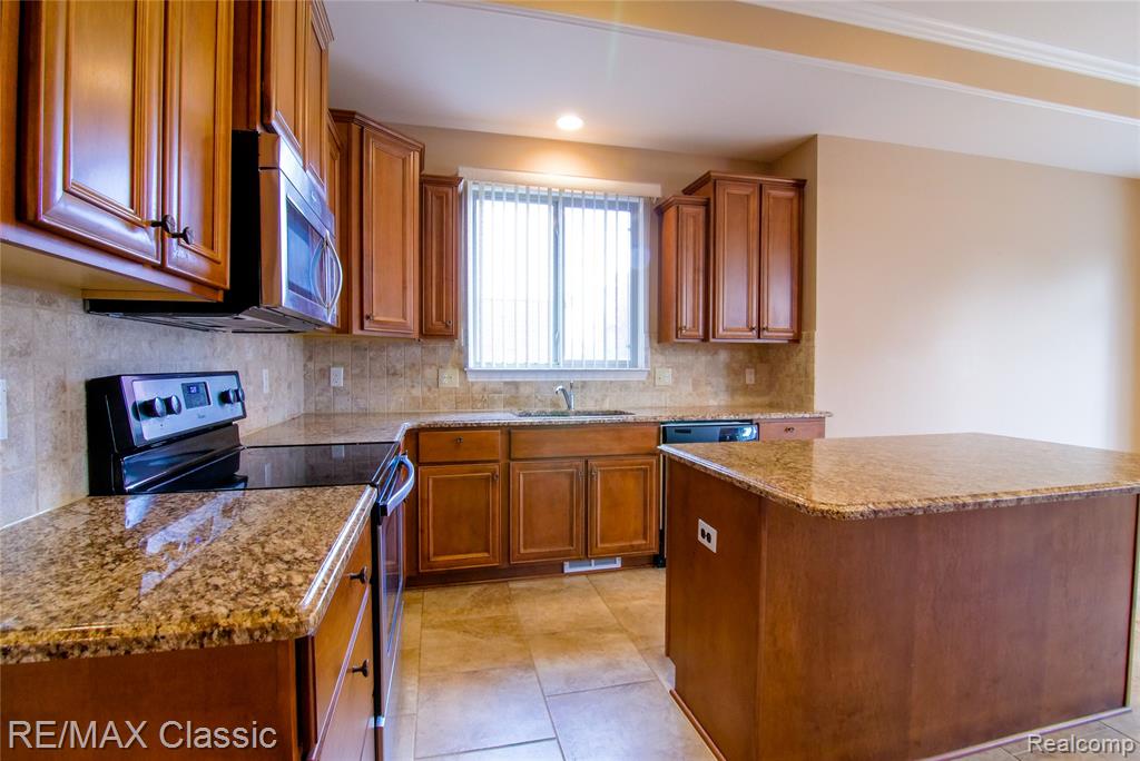 50416 Pinnacle Woods Lane, Macomb, MI 48042 — Photo 31
